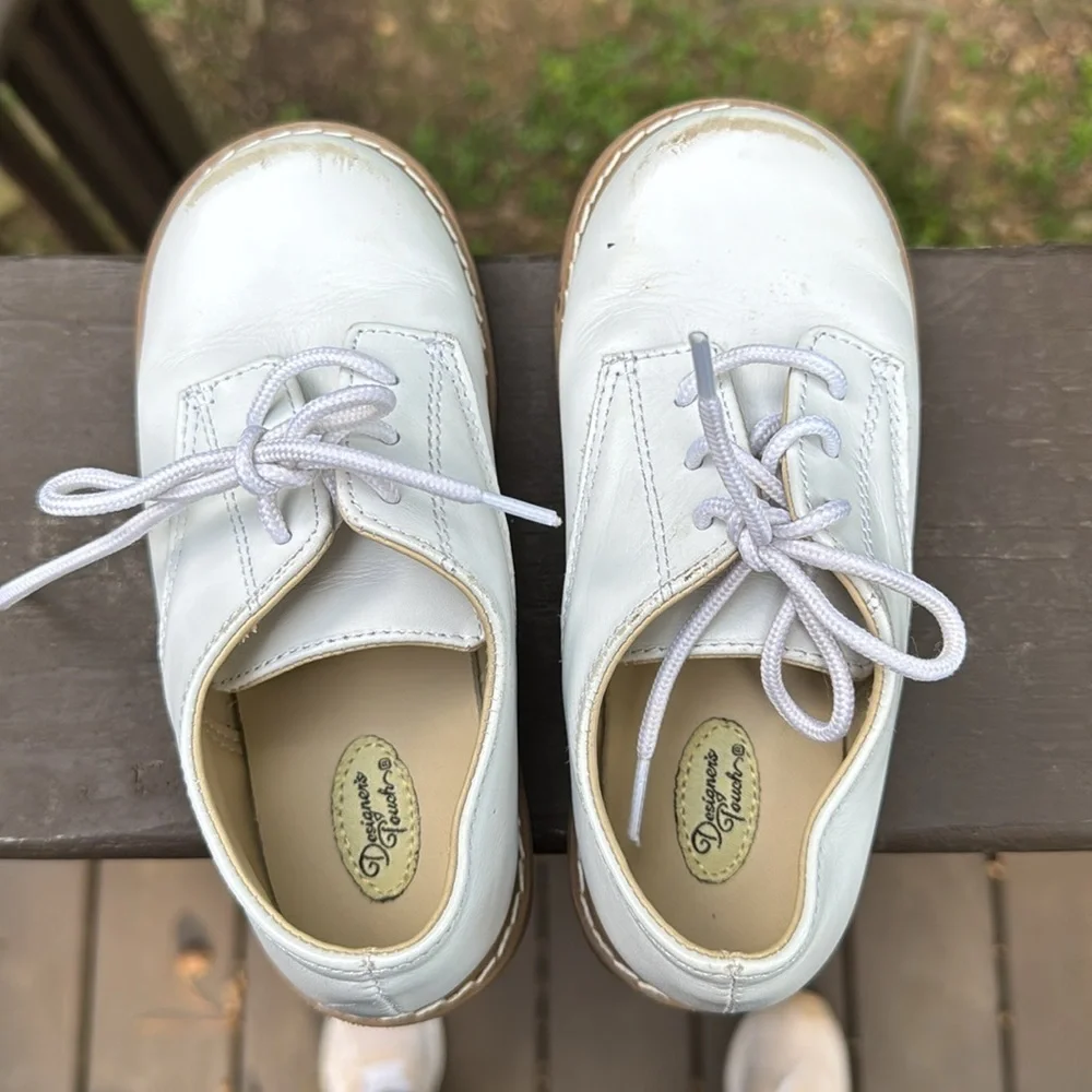 Designer’s Touch Classic White Kids Shoes Size 10